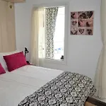 Front On Costa Apartmán