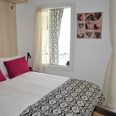 Front On Costa Apartament